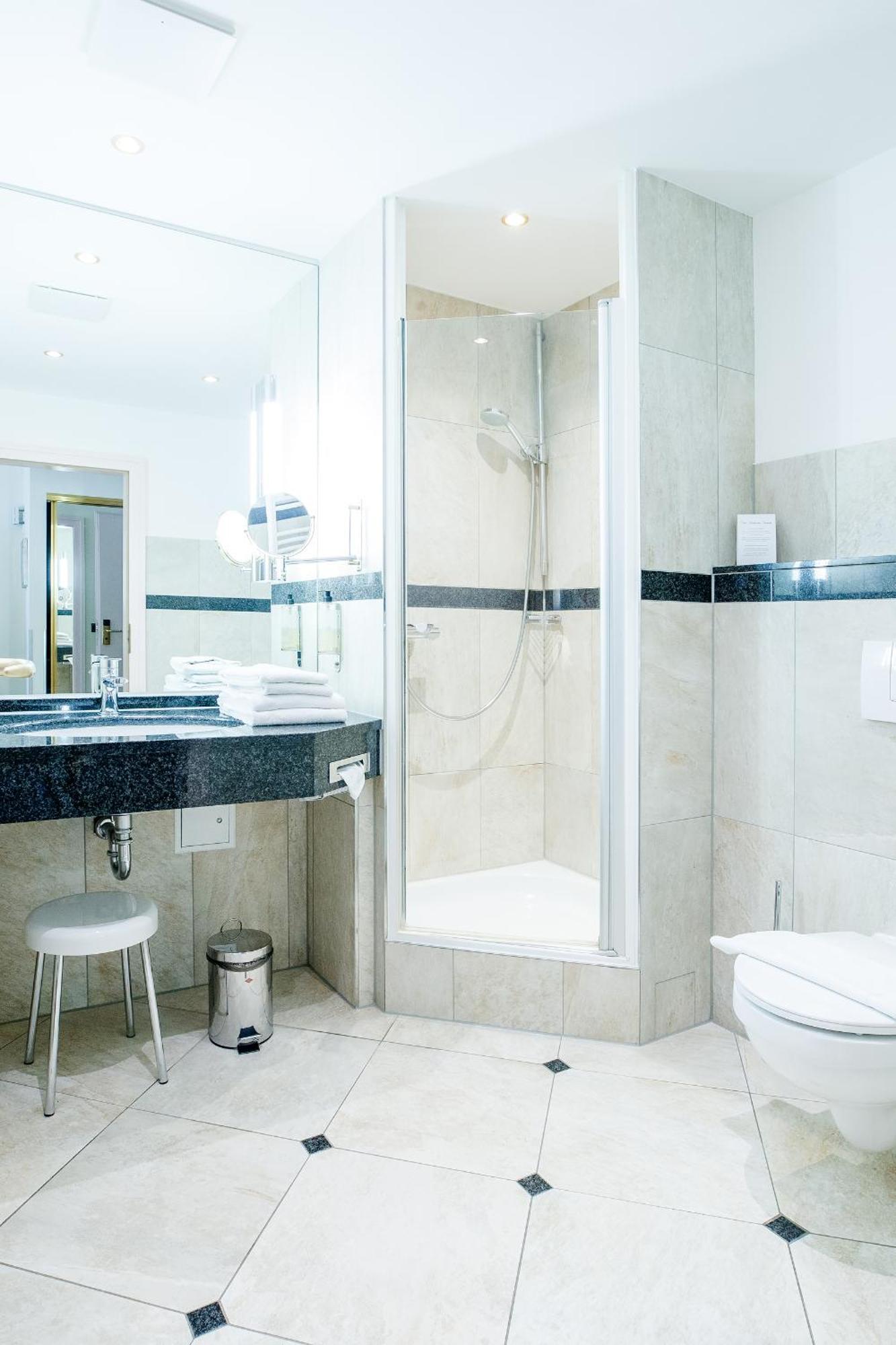 Hotel Kurhaus Am Inselsee 4*